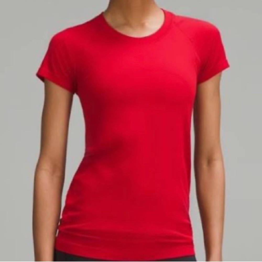 Lululemon Athletica Swiftly Tech Short Sleeve Shirt 2.0 size 2 Dark Red